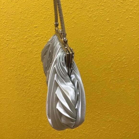 Moon Struck Designs Silk Kiss Lock Formal Purse Evening Bag 8x5.5x2 - Picture 4 of 4